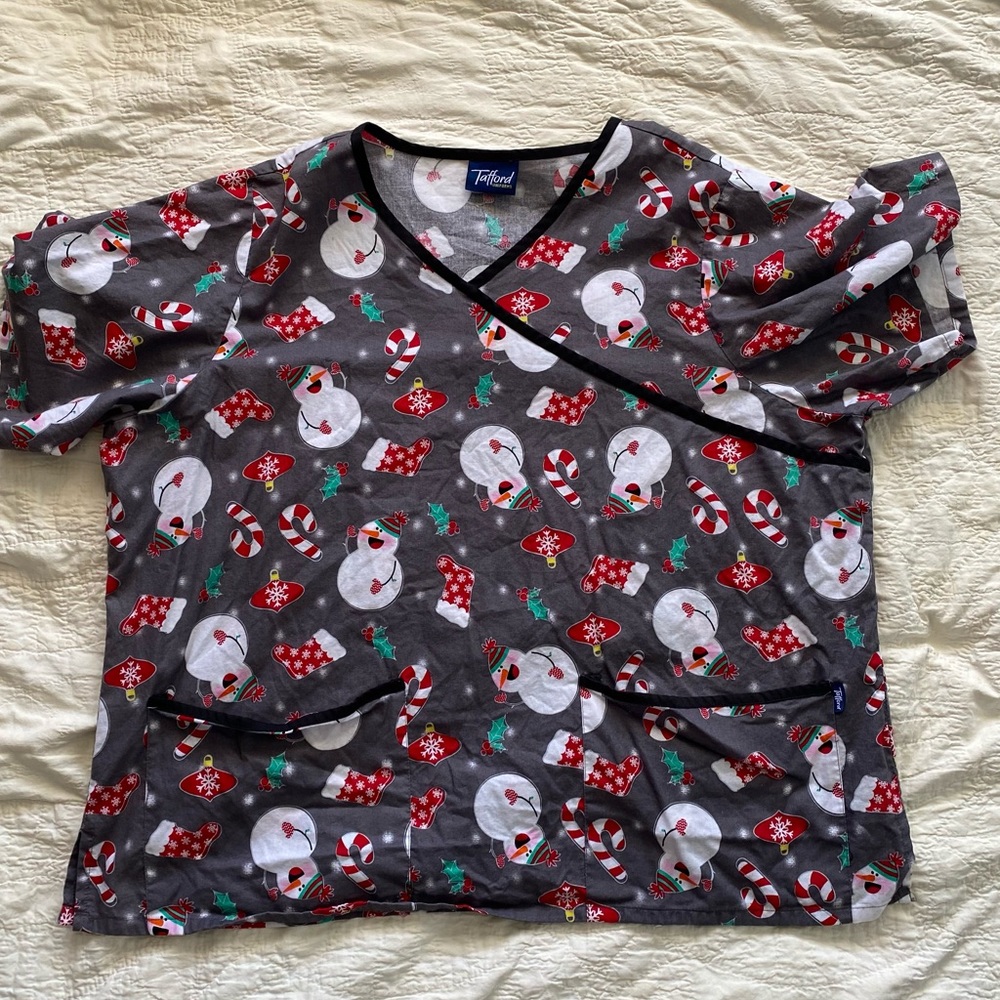 Christmas print scrub top by Tafford